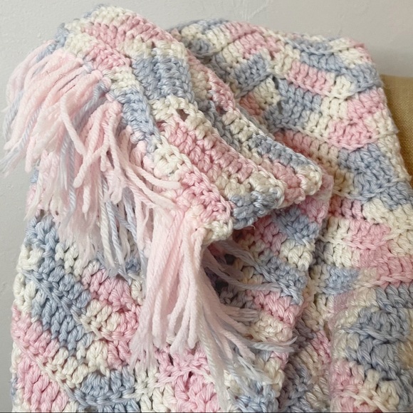 Vintage Handmade Afghan Crochet Knit Chevron Blanket with Fringe Size 40” x 49” - Picture 9 of 12